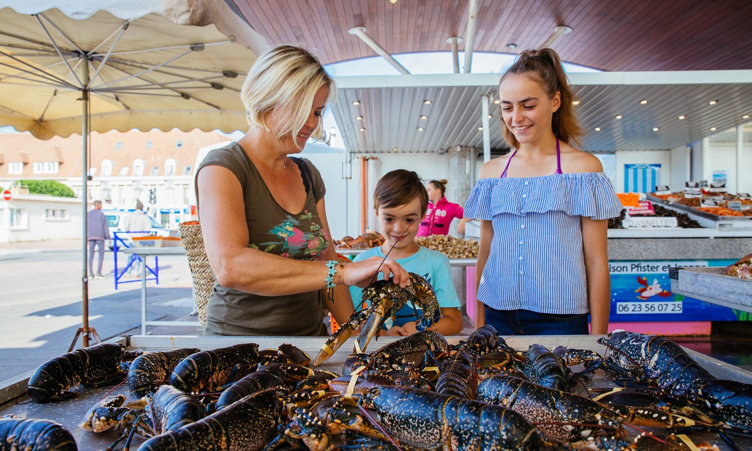 Proef de sfeer op de vismarkt van Ouistreham Riva-Bella