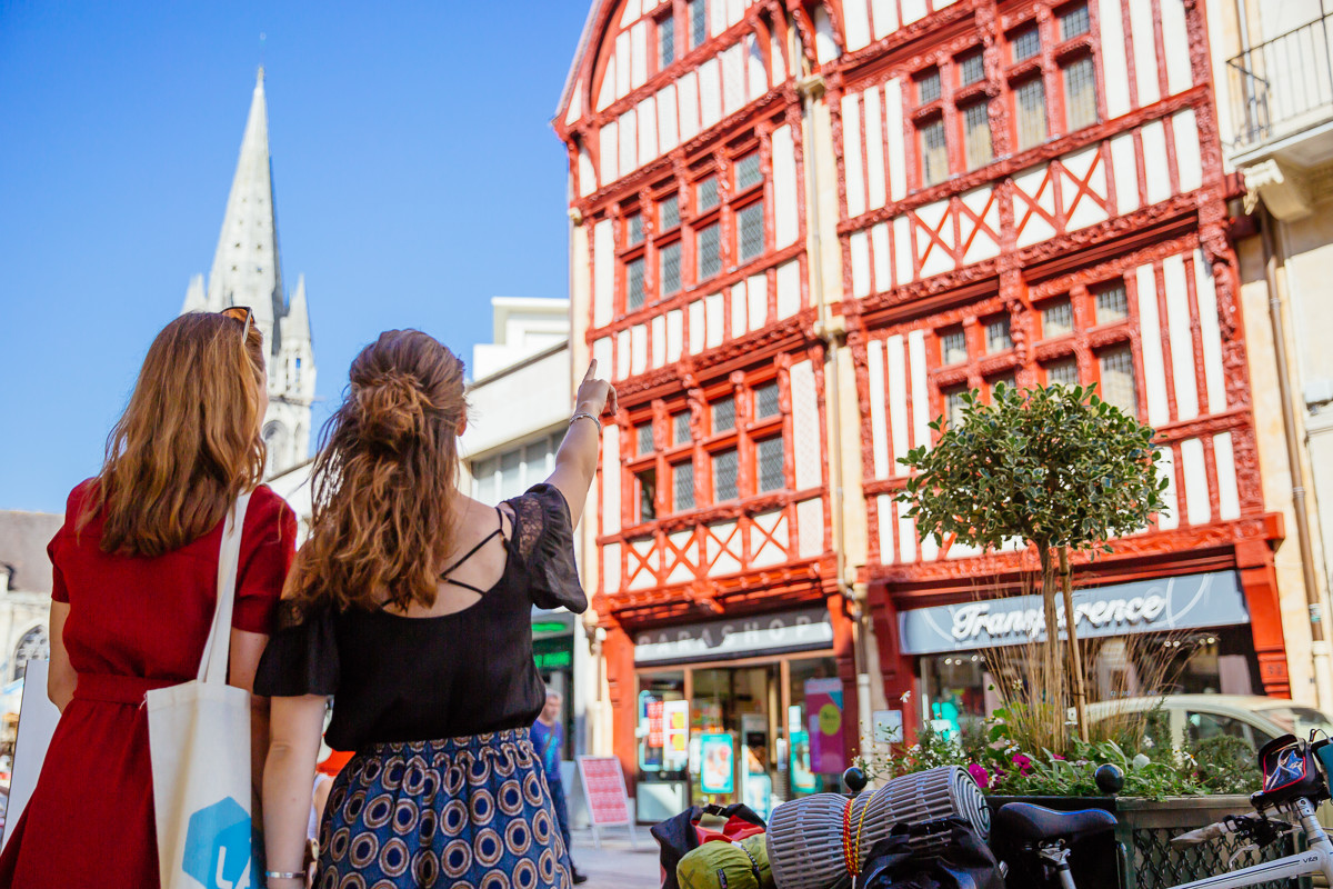 Balade entre amies dans la ville de Caen
