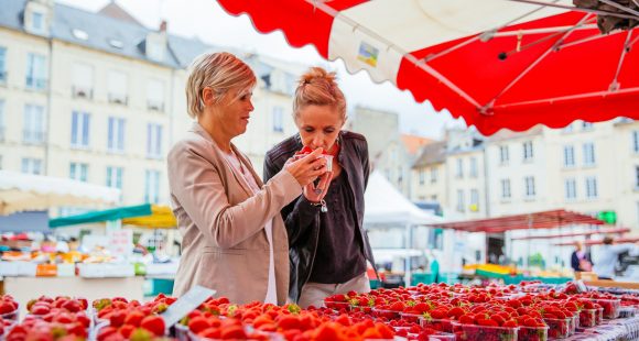 Inkopen doen op de Saint-Sauveur markt in Caen