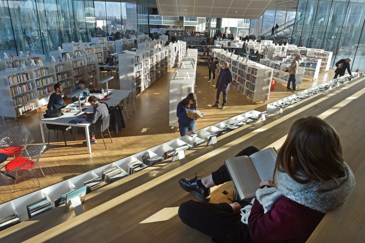 lectrice à la BMVR de Caen
