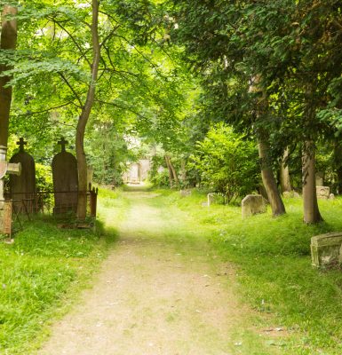 Een landelijk intermezzo op de slapende begraafplaatsen van Caen