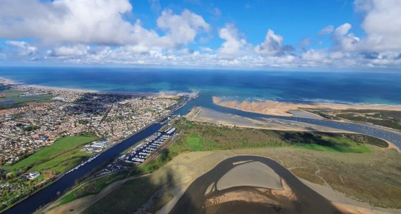 Vlieg met de helikopter over de stranden van de D-Day-landingen