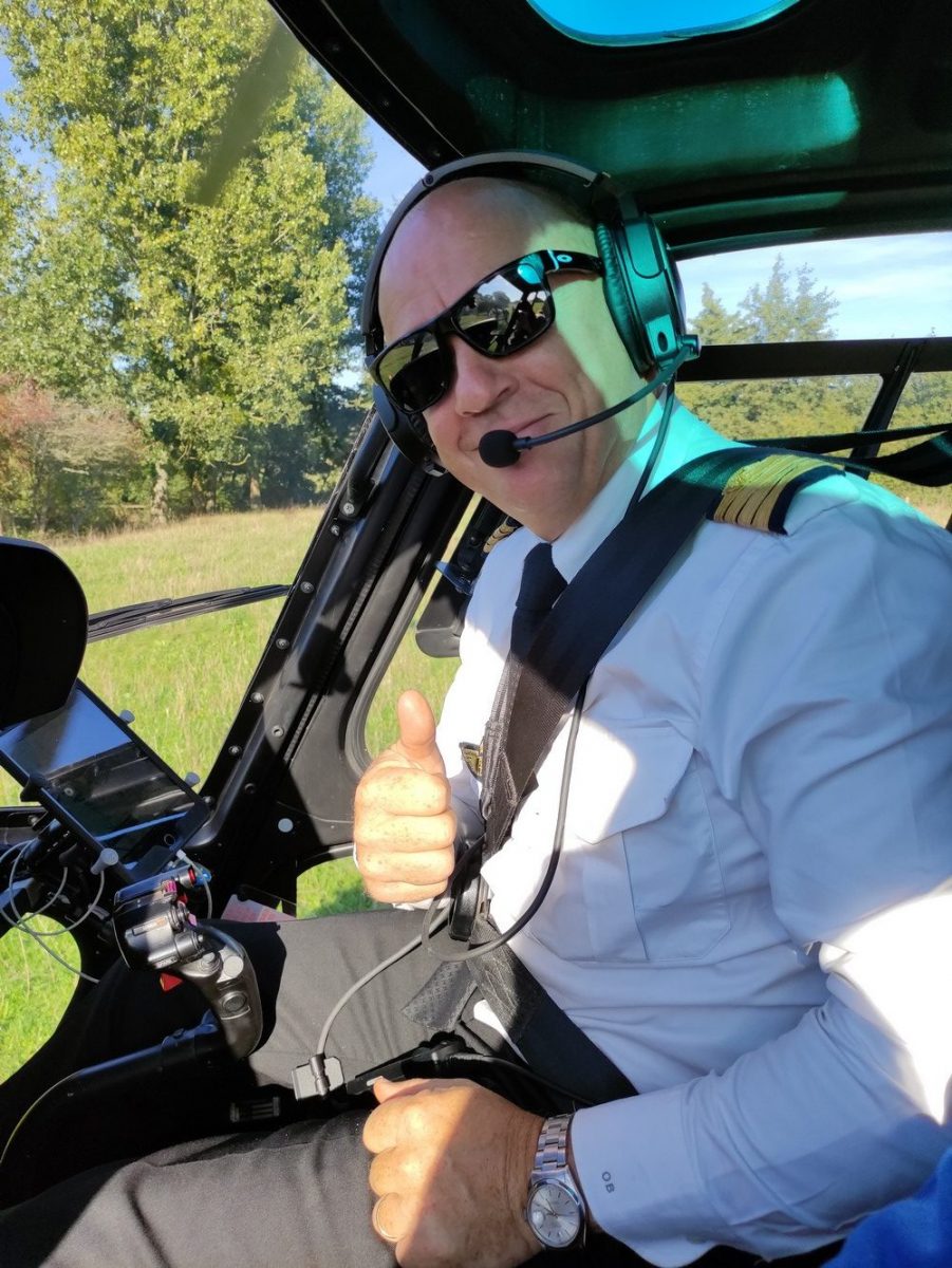 Vlucht boven Sword Beach in een helikopter.