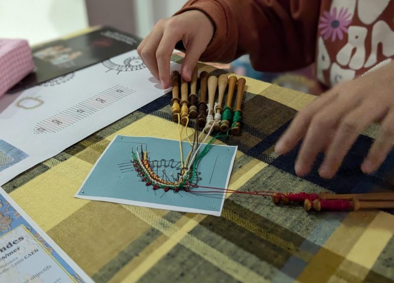 Démonstration de dentelle au Musée de Normandie