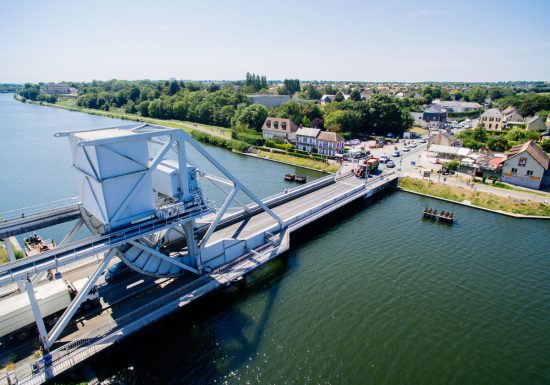 298485-Pegasus-Bridge–vu-du-ciel-Caen-la-mer-Tourisme—Les-Conteurs–Droits-reserves-Office-de-Tourisme—des-Congres–1200px-2