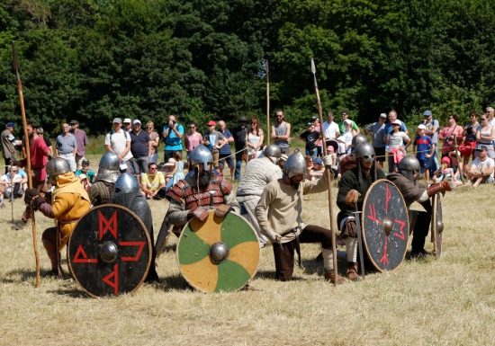 301168-Reconstitution-de-combats-Vikings-a-Ornavik-Caen-la-mer-Tourisme—Alix-JONET-4