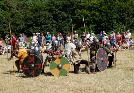 301168-Reconstitution_de_combats_Vikings_a_Ornavik-Caen_la_mer_Tourisme___Alix_JONET