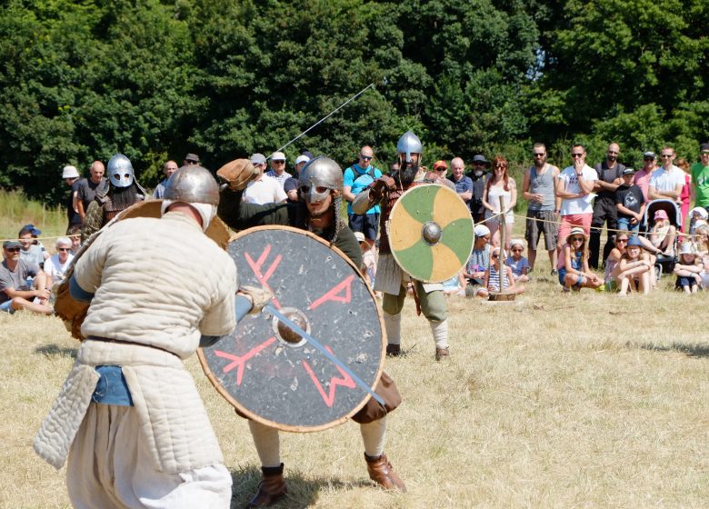 301169-Reconstitution_de_combats_Vikings_a_Ornavik-Caen_la_mer_Tourisme___Alix_JONET