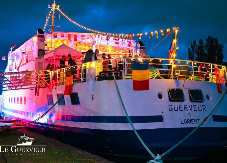 Le Guerveur - Table pont superieur - ©BabXIII_Le Guerveur (5)