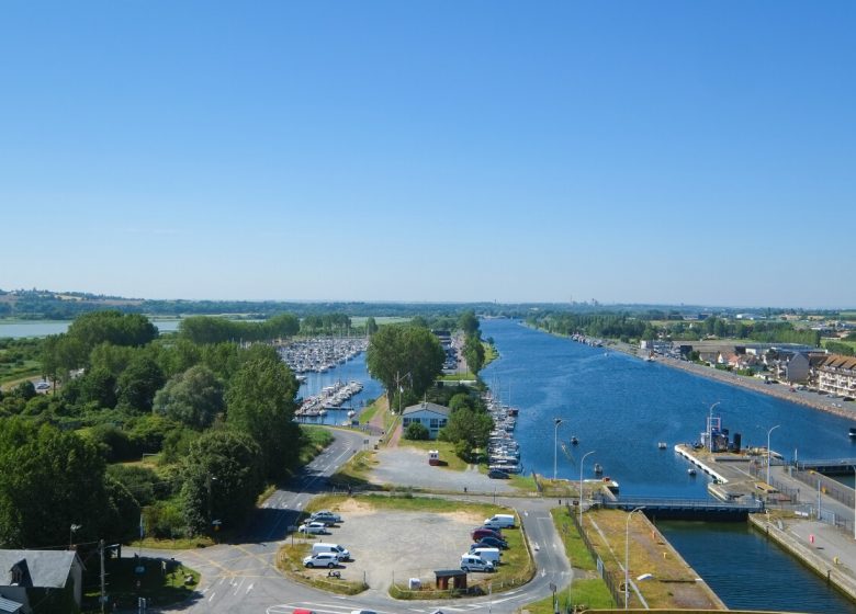 495117-Phare_de_Ouistreham-Caen_la_mer_Tourisme___Alix_JONET-1200px