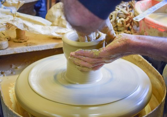 499558-Demonstration_de_tour_de_potier-Caen_la_mer_Tourisme___Alix_JONET-1500px