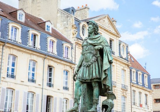 54467-Place_Saint-Sauveur-Caen_la_mer_Tourisme___Les_Conteurs_(Droits_reserves_Office_de_Tourisme___des_Congres)