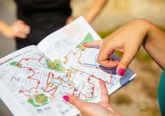 54534-Parcours-historique-Caen-centre-ville-Caen-la-mer-Tourisme—Les-Conteurs–Droits-reserves-Office-de-Tourisme—des-Congres–1200px