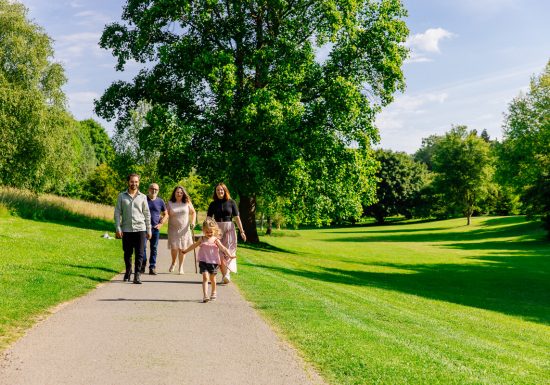 551548-La_vallee_des_jardins__Caen-Caen_la_mer_Tourisme___Les_Conteurs_(Droits_reserves_OTC)-1200px