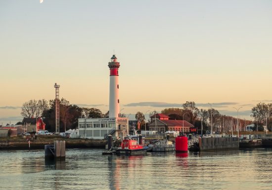 Phare et port de Ouistreham