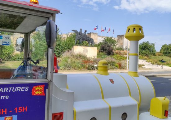 587720-Petit_train_dans_le_centre_historique_de_Caen-Caen_la_mer_Tourisme___Alix_JONET-1200px