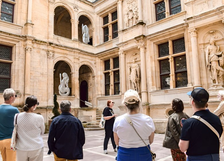 594714-Le_parcours_d_oeuvres_du_Millenaire_de_Can-Caen_la_mer_Tourisme___Alix_JONET-1200px