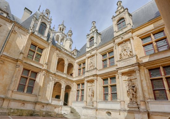 Caen–cour-interieure-de-l-Hotel-d-Escoville-Caen-la-mer-Tourisme—Pauline—Mehdi—Photographie