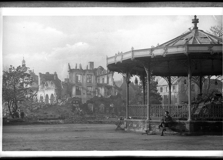 Caen-place-de-la-republique-1944-AD14-Fonds-Robert-Delassalle