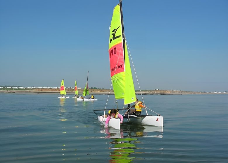 Catamaran sur Lion sur Mer