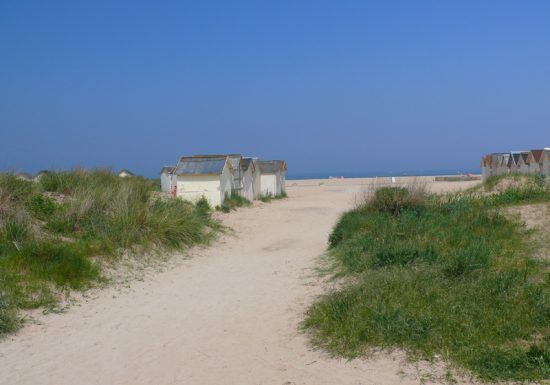 Chemin menant à la plage de Ouistreham