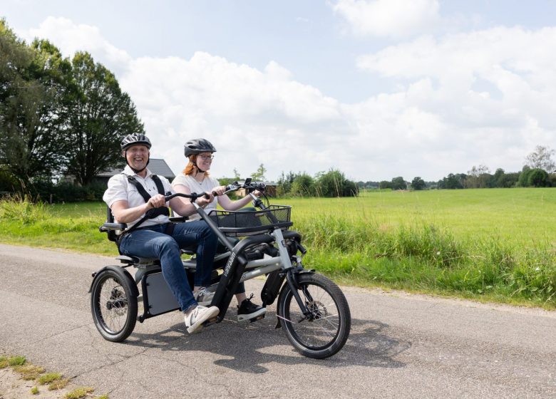 Location du vélo duo Fun2Go (côte à côte à 2 ou à 4) pour découvrir Caen et ses alentour joyeusement