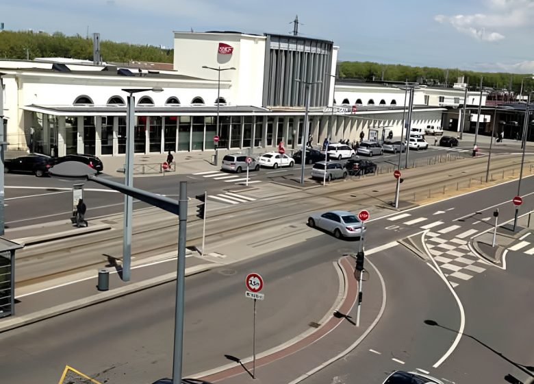 Vue sur la gare de Caen depuis une chambre de l'Hotel Ibis Budget Caen Gare