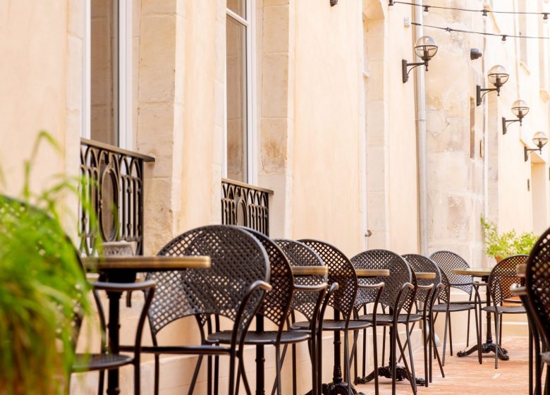 Hotel-La-Particuliere-2-Hotel-Caen-La_Particulière_Patio-Jardin-Cour-Interieure-Espace