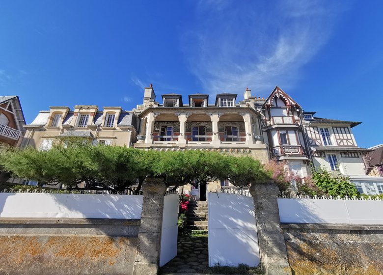 Vue de la La Villa Louis Chambres d'hôtes à Lion-sur-mer en Normandie