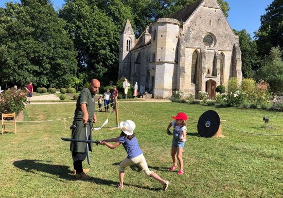 JEUX-ENFANTS-FESTIVAL-JEUX-ET-CHEVALERIE-FONTAINE-HENRY-CREDIT-MATHILDE-LELANDAIS
