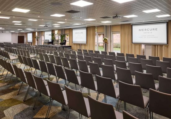 Salon de 360 m²