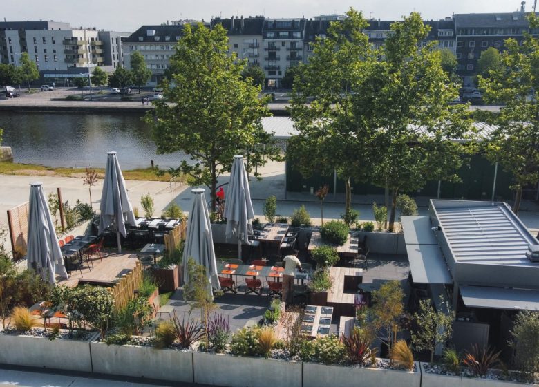 Toit-terrasse du restaurant Le Raphaël à Caen Presqu'Ile