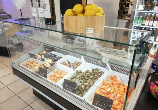 funny-fish-vitrine-2