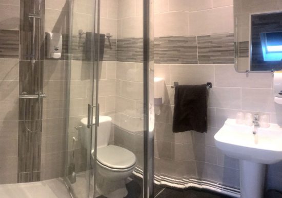 hotel-bernieres-salle-d-eau-1