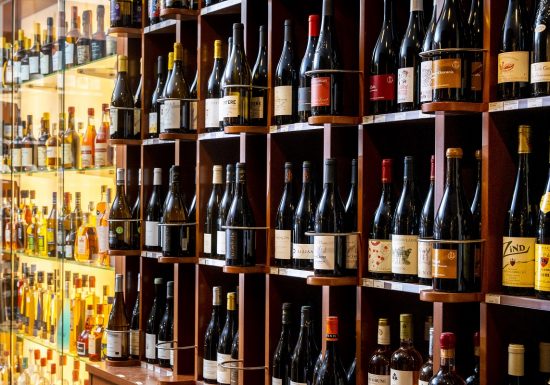 les-accords-parfaits-etageres-vins