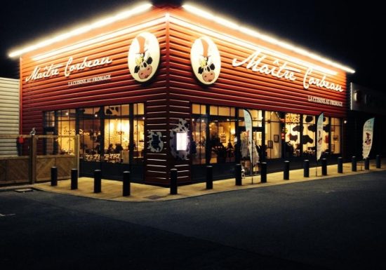 maitre-corbeau-exterieur-nuit-10