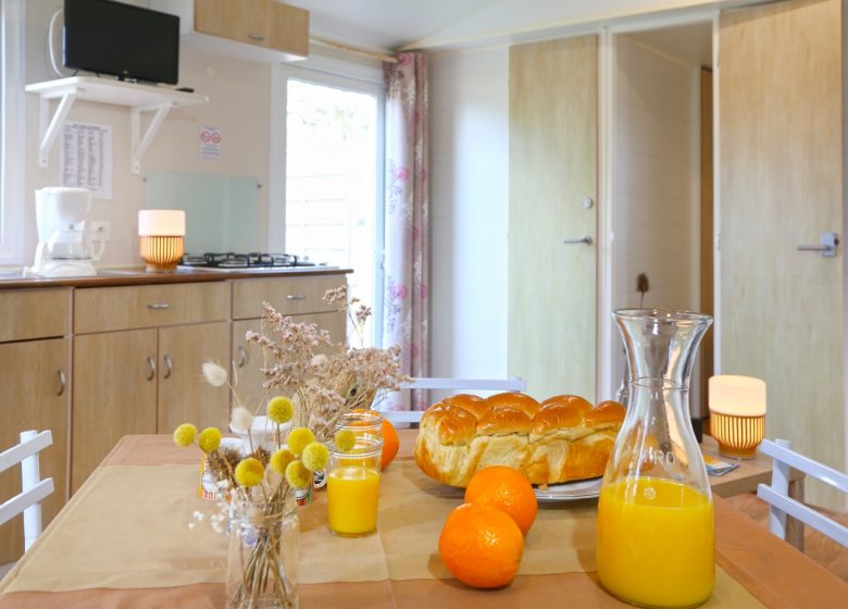 Petit déjeuner en mobilhome à l'Oasis Camping Lion sur mer Normandie