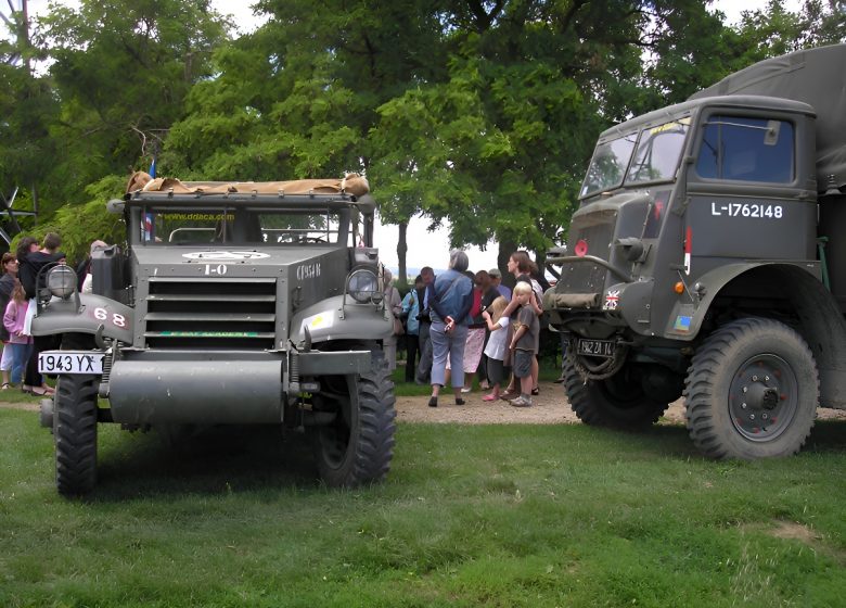 Véhicules militaires d'époque appartenant à la DDay Academy